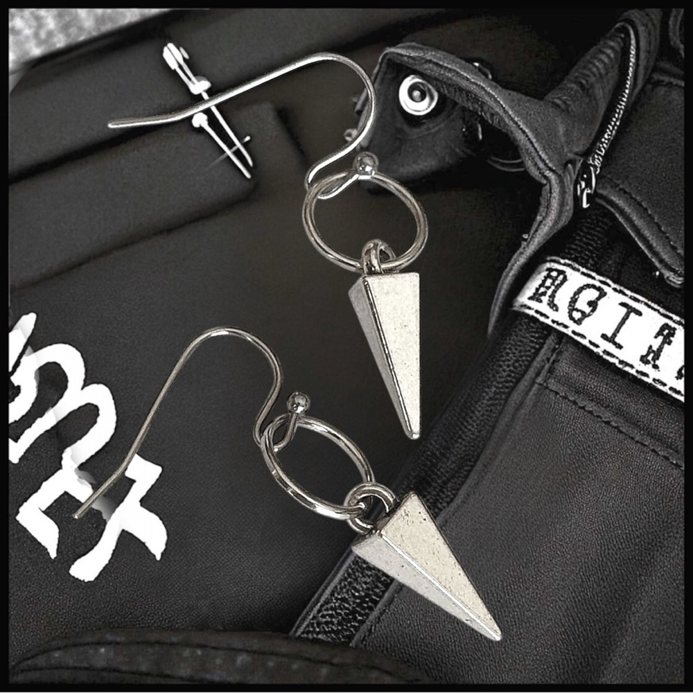 5 For $25💫Punk Silver Cone Spike Hoops Earrings